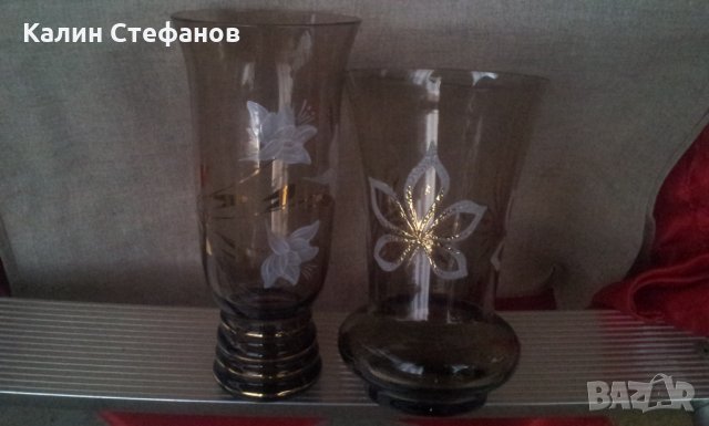 Две вазички кафяво стъкло прозрачно с украса
