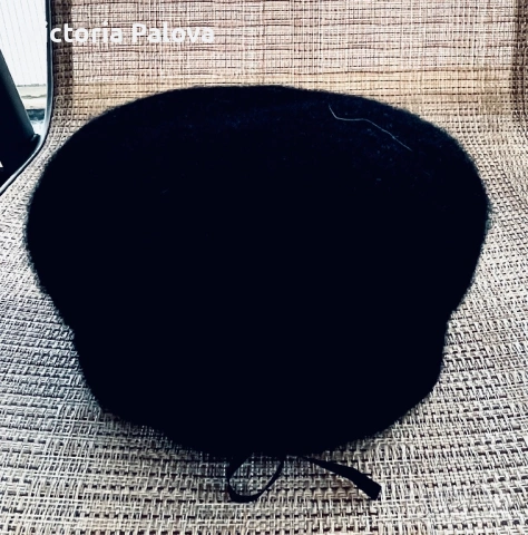 Ексклузивна дълбока вълнена шапка-таблетка – мек лукс, топлина и регулируем размер , снимка 2 - Шапки - 53906257