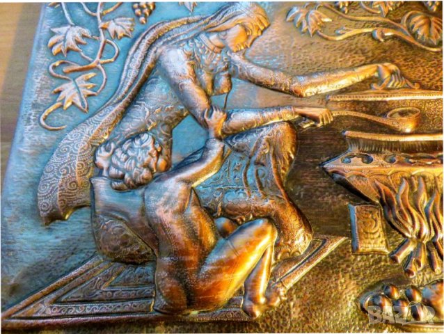 медно пано, медна картина   Силата на майчината любов, еротика - Майка готви за детето си  18+, снимка 3 - Пана - 36809172