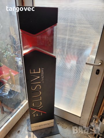 Голяма светеща колона реклама на цигари Виктори ексклузив