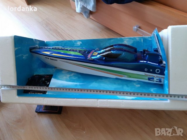 Яхта с радио контрол, снимка 6 - Коли, камиони, мотори, писти - 16693288