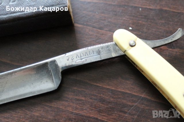 Стар бръснач Адам и Ева - Солинген , с оригиналната кутия.  Бръснача е в много запазен, кутията има , снимка 2 - Антикварни и старинни предмети - 35083004