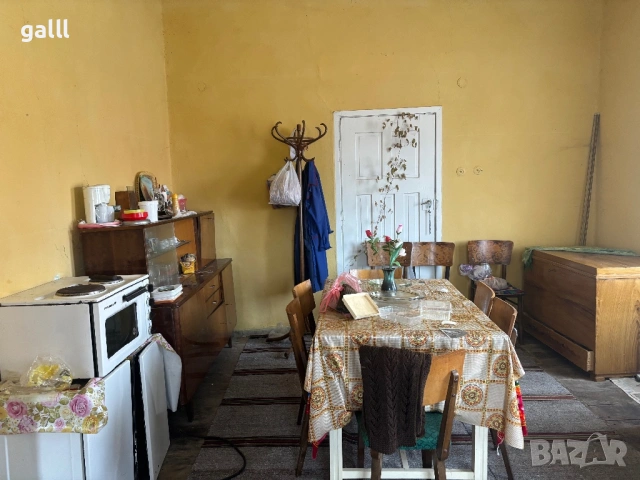 Къща в центъра на селото – отлична локация, снимка 6 - Къщи - 53830740