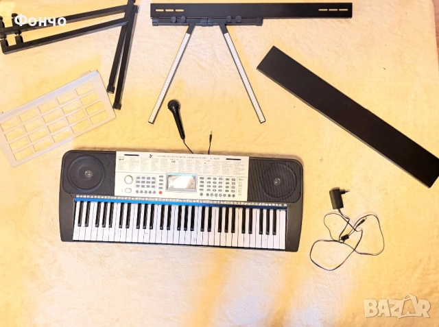 Бартер! Клавир 61 клавиша + стойка, столче и микрофон – като нов