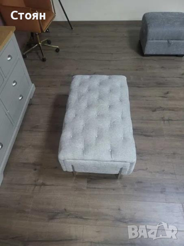 Светло сива табуретка от плат тип Честърфийлд, снимка 2 - Дивани и мека мебел - 44701831