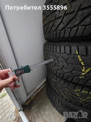 Зимни гуми 235/45/17, снимка 8 - Гуми и джанти - 51950584