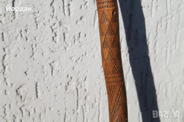 Стара хурка с примитивна резба, снимка 5 - Други ценни предмети - 49596228