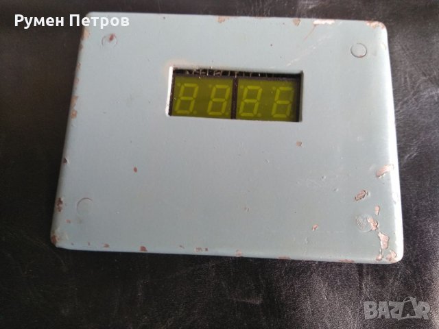 Ретро метален дисплей с платка., снимка 1 - Друга електроника - 32145431