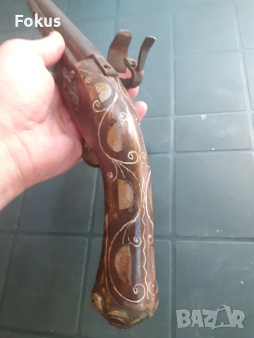 Стар кремъчен пищов с набивки и интарзии от седеф - реплика, снимка 4 - Антикварни и старинни предмети - 53326825