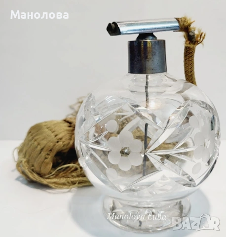 Голяма ръчно изрязана кристална стъклена бутилка за парфюм в стил Art deco с пулверизатор, снимка 2 - Други ценни предмети - 53123610