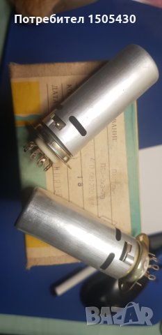Керамичен Цокъл за лампа 9 пин  пл9-2кэ-70, снимка 1 - Друга електроника - 32188910