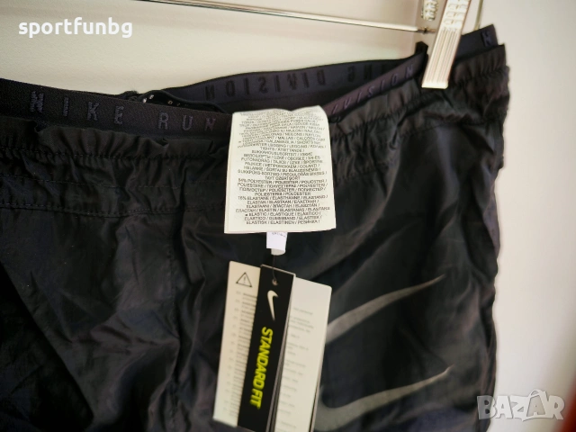 Дамски спортни къси панталонки Nike Air Tempo Shorts, снимка 2 - Къси панталони и бермуди - 53875799