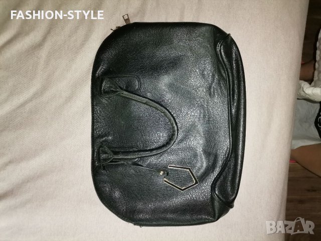 Дамска черна чанта, снимка 2 - Чанти - 37078760