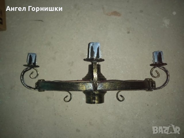 Стенна лампа от автентично колело на каруца