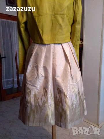 Елегантна дамска пола-момина сълза в цвят злато и слонова кост