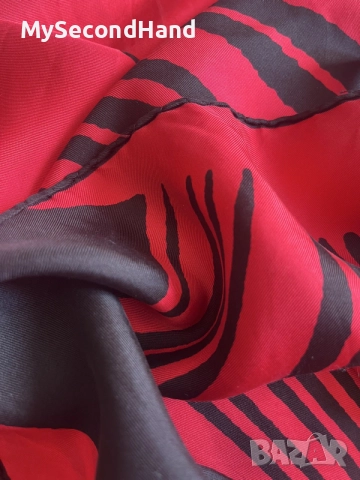 Gucci оригинален копринен шал, снимка 5 - Шалове - 56168007