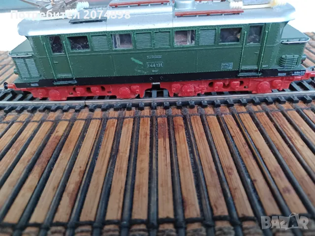 Четриосен локомотив ПИКО Е44, мащаб НО 1:87