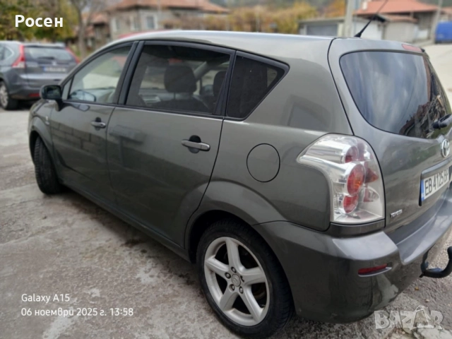 Тойота Корола Версо, снимка 7 - Автомобили и джипове - 52446549