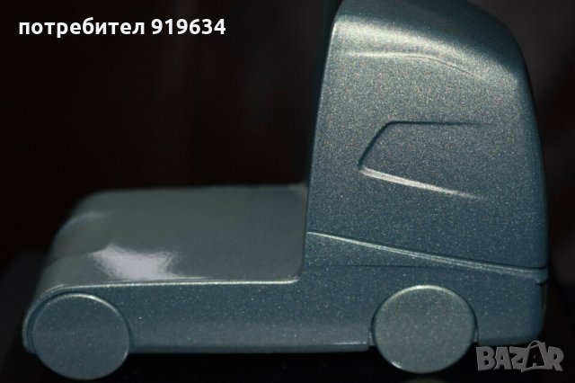 Продавам метално преспапие във формата на камион Volvo FH, снимка 4 - Декорация за дома - 31011882