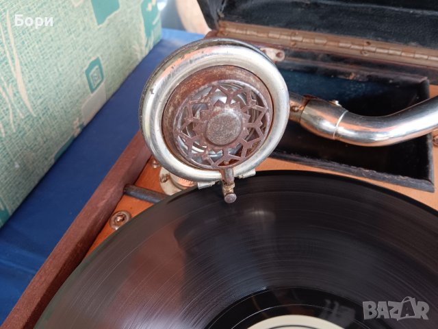 Стар грамофон с манивела, снимка 11 - Грамофони - 44394563