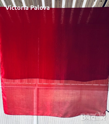 Луксозен копринен шал YAM YAM - OMBRE RUBY RED, снимка 7 - Шалове - 52924211