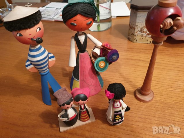 Продавам големи и малки български дървени фигурки ръчна изработка от 60-те и 70-те