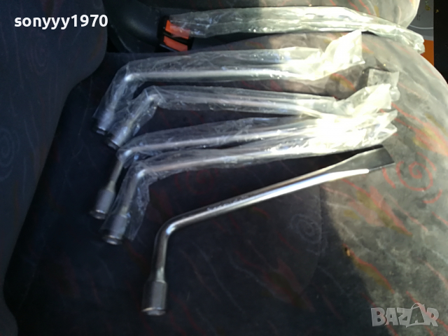 КЛЮЧ 17 ЗА ГУМИ 0704221747, снимка 7 - Аксесоари и консумативи - 36380024