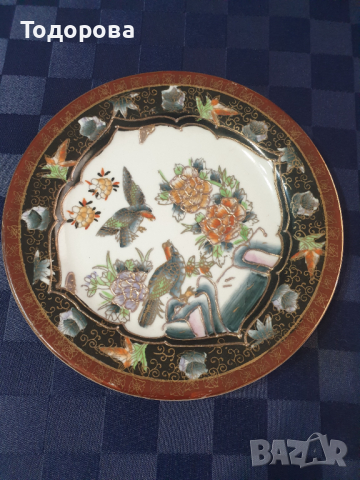 Ръчно рисувана чиния с богата релефна позлата- SATSUMA /Сатцума/