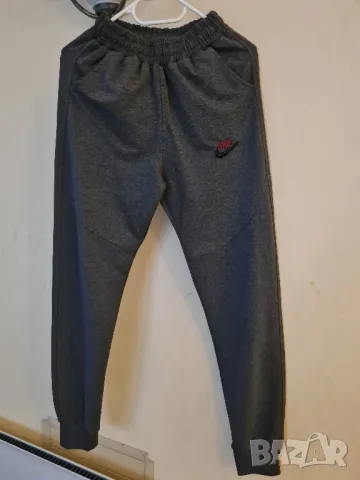 Екип Nike, размер М, снимка 2 - Спортни дрехи, екипи - 48466600