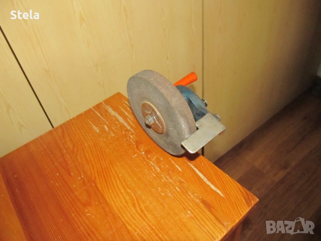 Ръчен шмиргел / точило - много запазено, снимка 4 - Други инструменти - 53923238