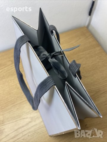 Автентична бутикова Tom Ford подаръчна торба 26 x 26 cm gift bag TF , снимка 2 - Други - 42064405