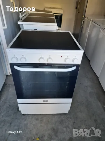 Готварска печка с керамичен плот и фурна с вентилатор Voss Electrolux