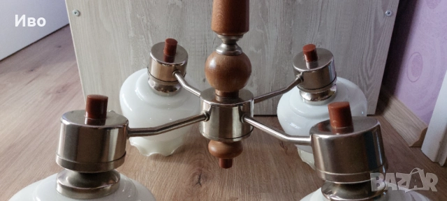 Полюлей с четири осветителни секций 