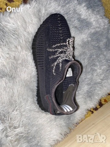 Yeezy v2 350 чисто нови, снимка 3 - Ежедневни обувки - 53289850