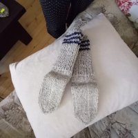 Ръчно плетени детски чорапи от вълна, снимка 2 - Чорапи - 38656862