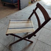 Малко старо дървено столче, снимка 2 - Антикварни и старинни предмети - 44416548