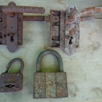 Стари брави и катинари, снимка 1 - Антикварни и старинни предмети - 24205745