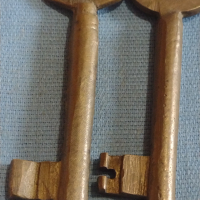 Два стари ключа от соца за брава за КОЛЕКЦИЯ АРТ ИНСТАЛАЦИЯ БИТОВ КЪТ 29221, снимка 3 - Други ценни предмети - 44789826