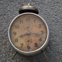 Часовник будилник Юнгханс, снимка 2 - Антикварни и старинни предмети - 33833552