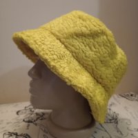 Дамска шапка Екзотика Жълта, снимка 1 - Шапки - 37792157