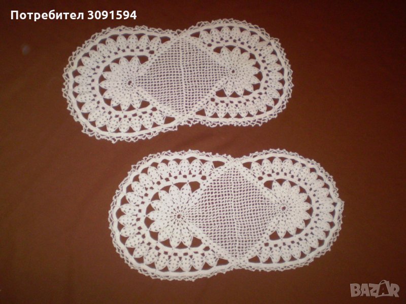 Две  бели плетени на една кука овални покривки, снимка 1