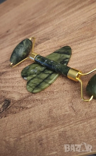 💚 Нефритен масажор за лице , снимка 1