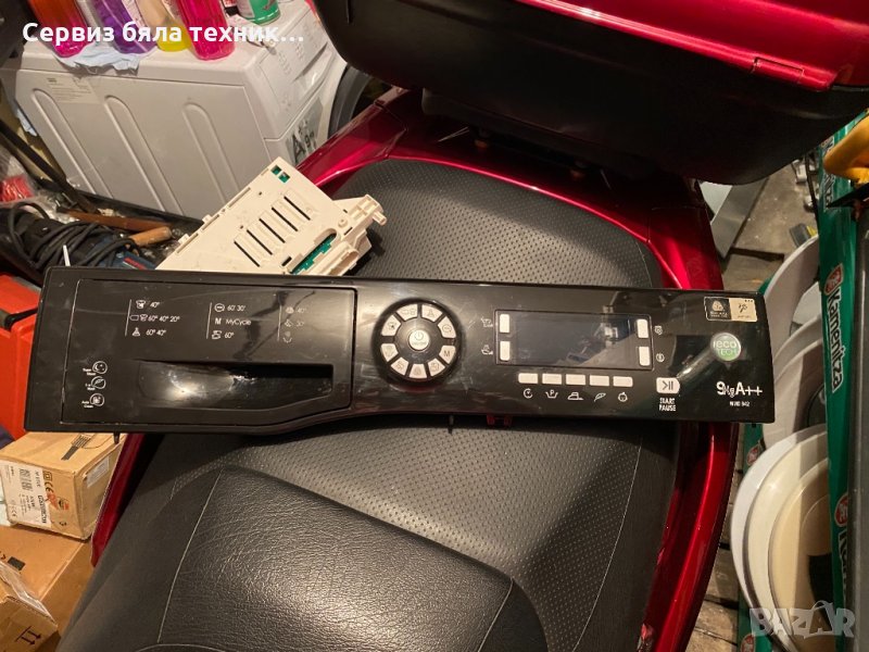 Продавам отлична управляваща и горна платка за автоматична пералня Hotpoint-ariston 9 кг, снимка 1