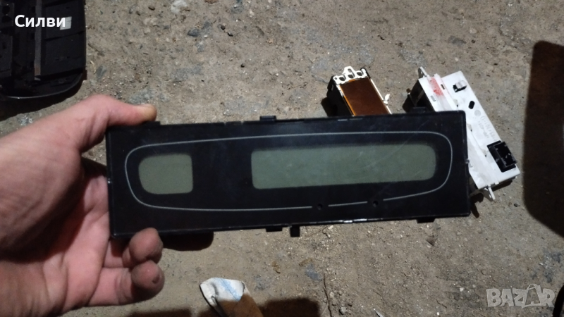Дисплей за часовник от Рено Лагуна 2 за Renault Laguna II / 8200361582, снимка 1