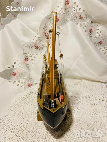 Дървен кораб с поставка, снимка 3 - Декорация за дома - 55939353