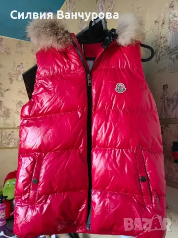 Чисто нов оригинален елек на Moncler , снимка 1 - Детски якета и елеци - 47909731