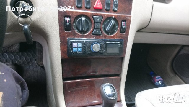 Мерцедес Е 300D, снимка 7 - Части - 31223395