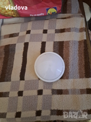 Нощна лампа с четири батерии, снимка 2 - Настолни лампи - 51460540