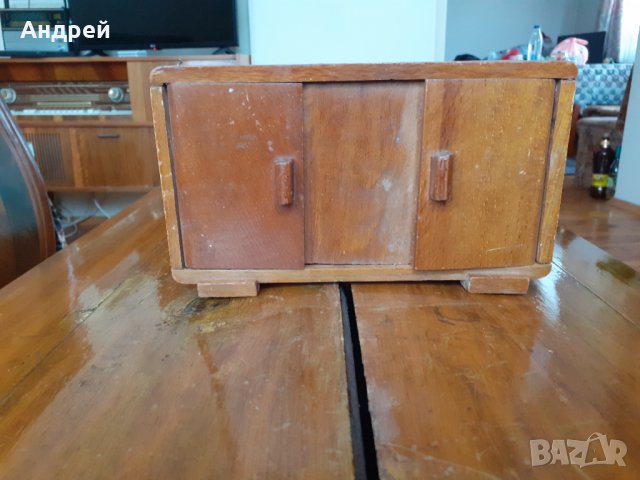 Стара детска играчка гардероб