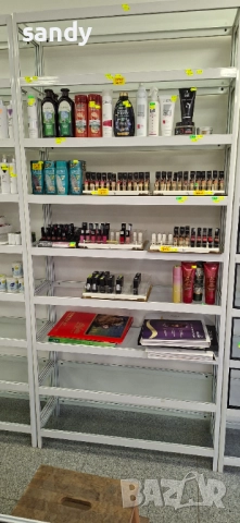 Стелажи и Витрини